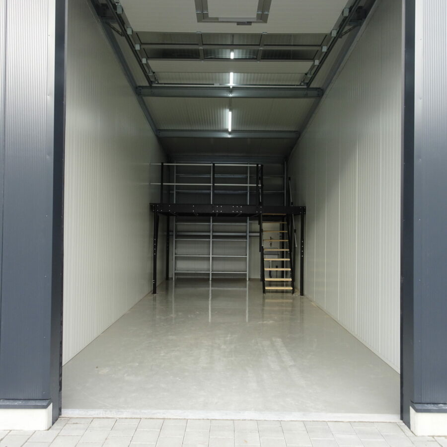 Einheit Erdgeschoss Blick von außen nach innen 2 Einheit Erdgeschoss Blick von außen nach innen 2