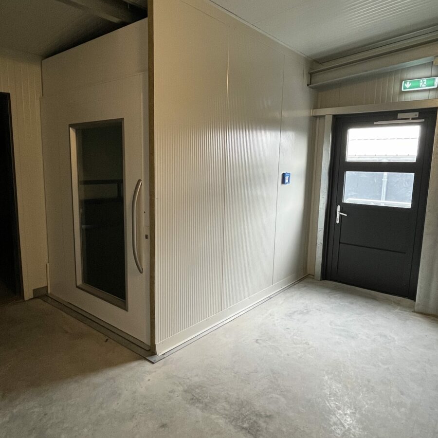 Einheit Obergeschoss Gang Aufzug Einheit Obergeschoss Gang Aufzug